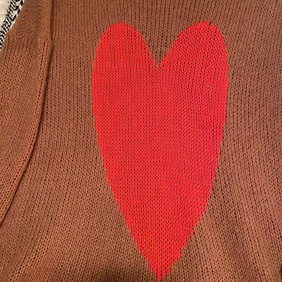 WILDFOX ORGINAL HEART SWEATER - Picture 3 of 5